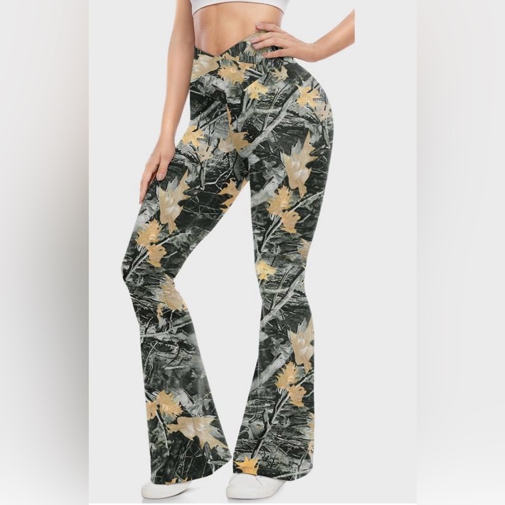 NWT High Waist Flare Leggings Large Yoga  Camo Realtree V Cross Bootcut Stretch